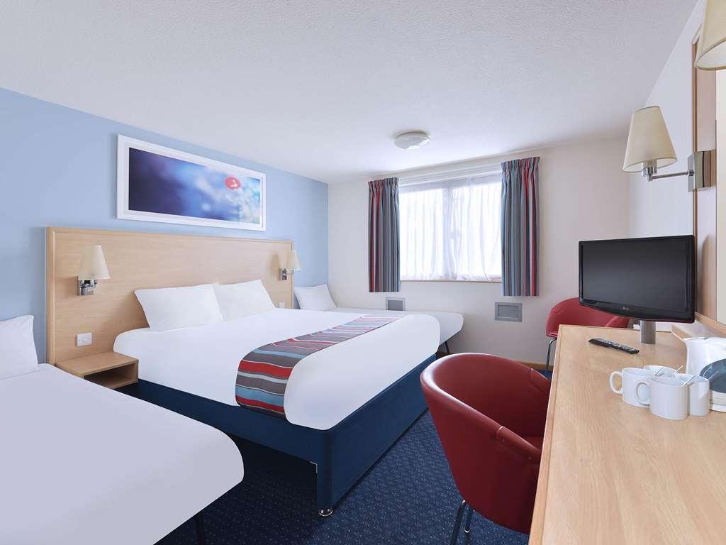 Travelodge Cirencester Ruang foto