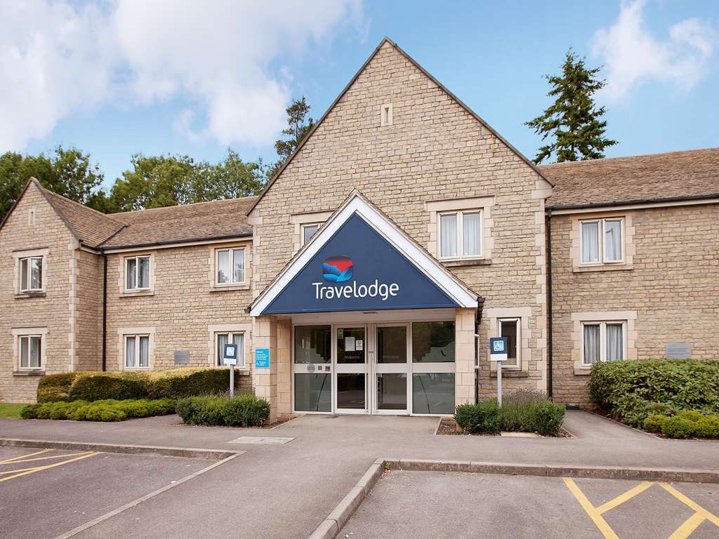 Travelodge Cirencester Bagian luar foto