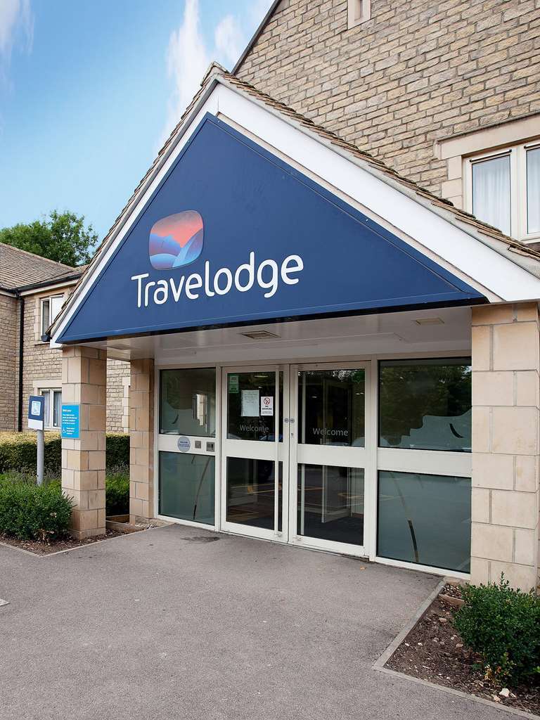 Travelodge Cirencester Bagian luar foto